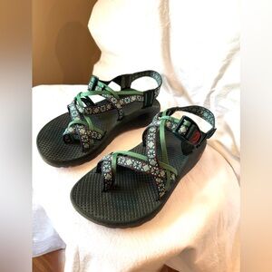 Chaco Women’s Size 7 Sandals Multicolor Straps